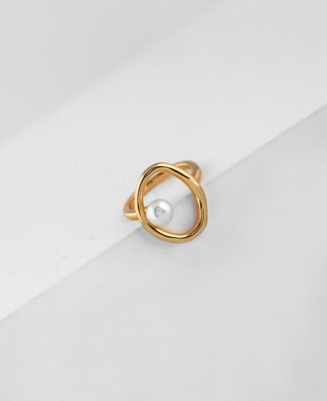 Gold minimalism adjustable ring with cultured pearl