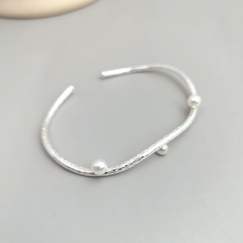 Wavy Pearl Bracelet