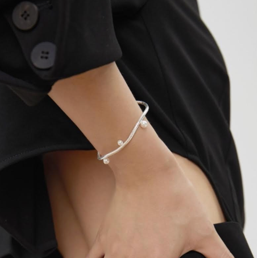 Wavy Pearl Bracelet