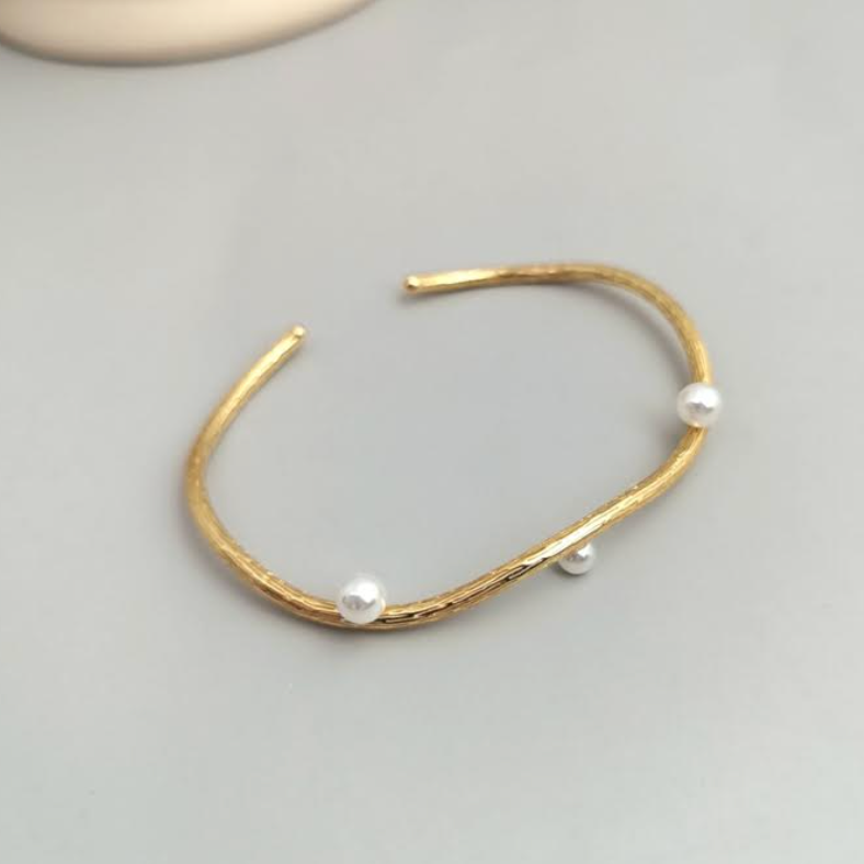 Wavy Pearl Bracelet